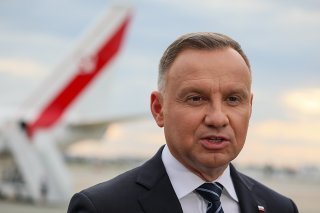 "Il n'y a pas de prix qui ne vaille la peine d'être payé pour que la Pologne soit libre, souveraine et indépendante, et pour que les Polonais puissent vivre en toute sécurité", a déclaré Andrzej Duda.